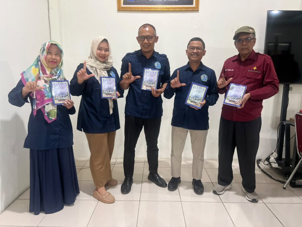 Penerbit Banten Heritage Serahkan Buku Banten Dalam Perjalanan Jurnalistik kepada Rektor USBR, Perkuat Sinergi Literasi dan Penerbitan
